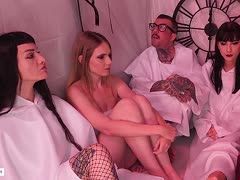 Gefesselte Sub wird auf die harte Tour benutzt